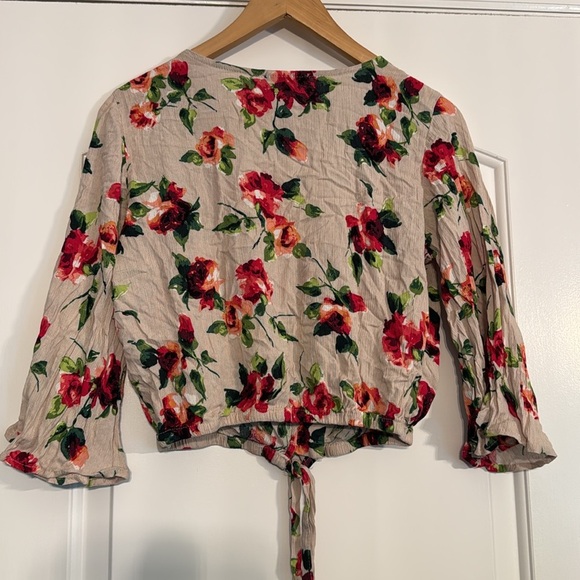 NWT Ambiance Floral Button-Up Blouse with Bell sleeves Size Medium - Picture 6 of 6